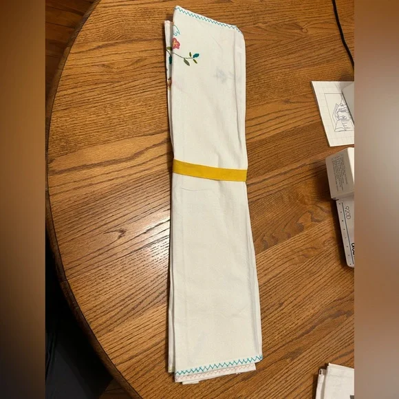 NWT Anthropologie Floral Embroidered Towels - Picture 5 of 10